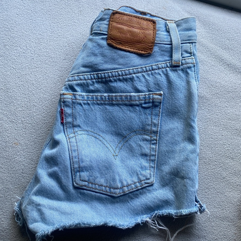 Levi cut off shorts
